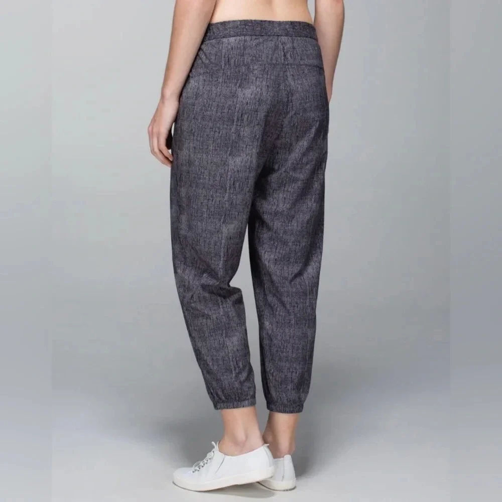 Lululemon Rollin' With My Omies Burlap Texture Dune Black yoga jogger pants 4 - Picture 4 of 15
